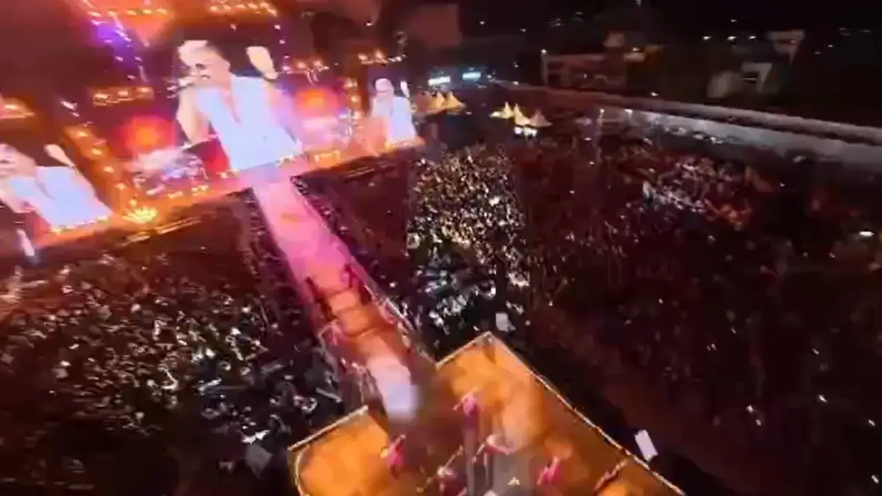 <p>Yo Yo Honey Singh&rsquo;s Mumbai concert organisers face a police case for allegedly using unauthorised laser lights that violated aviation safety norms. Authorities are investigating the lapse, highlighting concerns over compliance and safety measures at large-scale events in the city. <strong><a href="https://www.mid-day.com/entertainment/bollywood-news/article/honey-singh-mumbai-show-lands-in-trouble-after-laser-lights-trigger-safety-concerns-23623422" target="_blank" rel="noopener">Read full story here</a></strong></p>